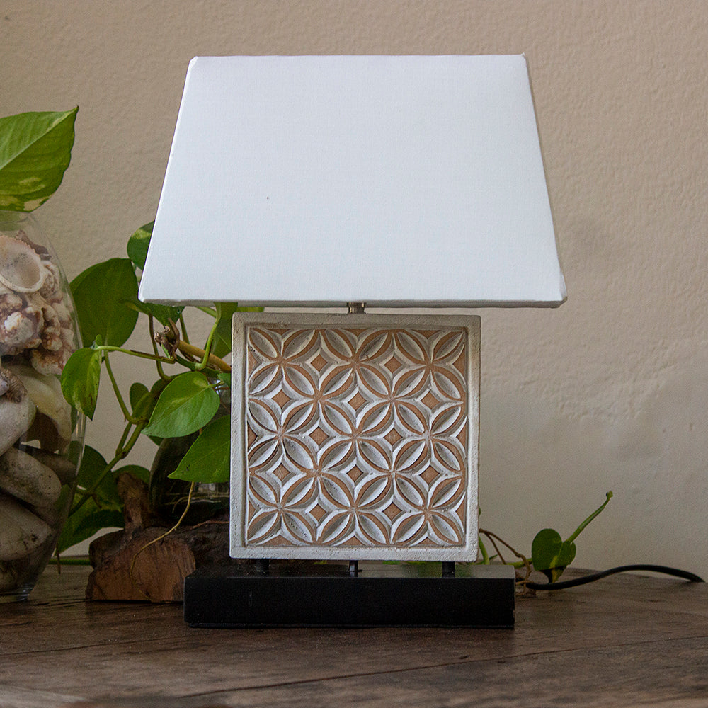 Carved Table Lamp 'Batik' - White